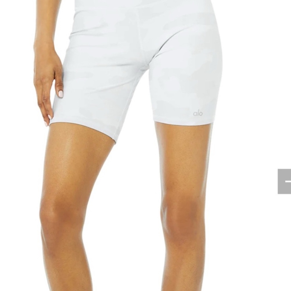 ALO Yoga White Bike Shorts Moisture-Wicking Mid-Thigh
